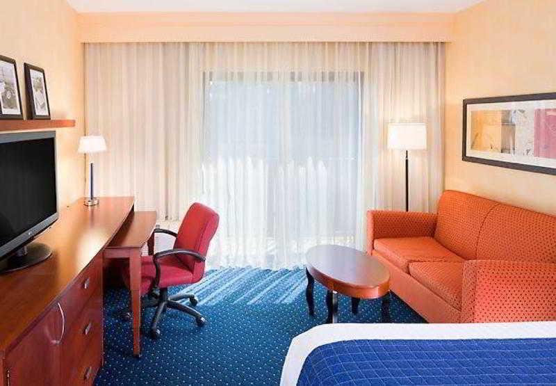 Courtyard By Marriott Baltimore Hunt Valley Room photo